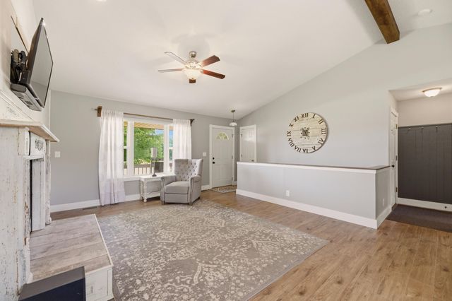 400 E Gordon Bennett Dr., Haysville, KS 67060