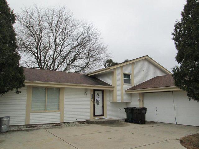 15875 W Marietta DRIVE, New Berlin, WI 53151