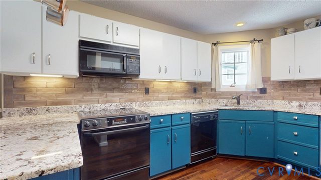 24 Spinnaker Cove Dr, Midlothian, VA 23112