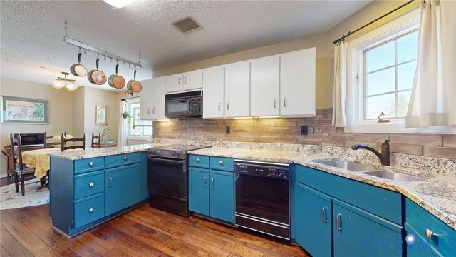 24 Spinnaker Cove Dr, Midlothian, VA 23112