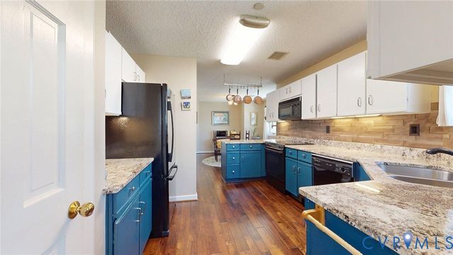 24 Spinnaker Cove Dr, Midlothian, VA 23112