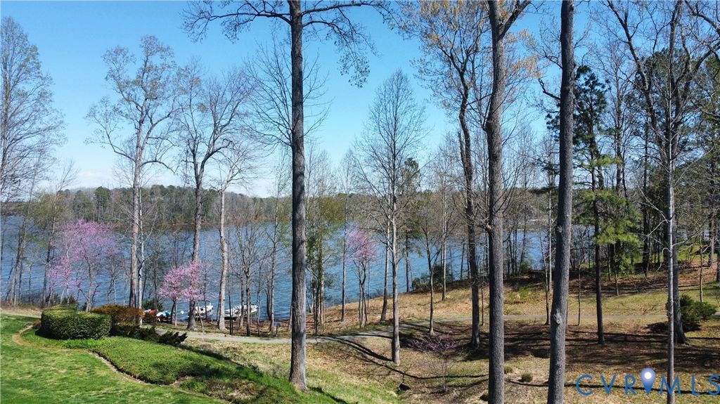 24 Spinnaker Cove Dr, Midlothian, VA 23112