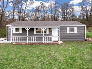 201 Pine Ridge Drive, Godfrey, IL 62035