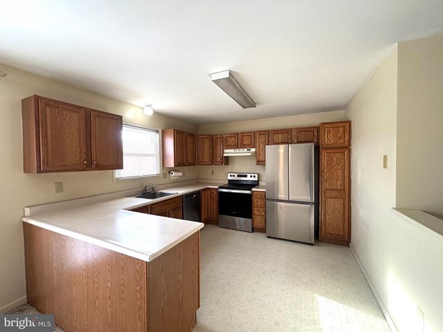 7225 CAPITAL DR, Harrisburg, PA 17111