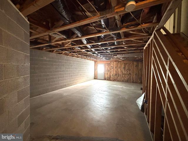 7225 CAPITAL DR, Harrisburg, PA 17111