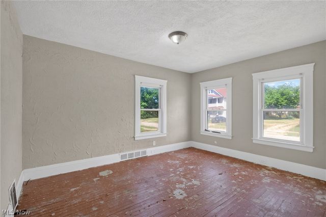 4134 E 142nd Street, Cleveland, OH 44128