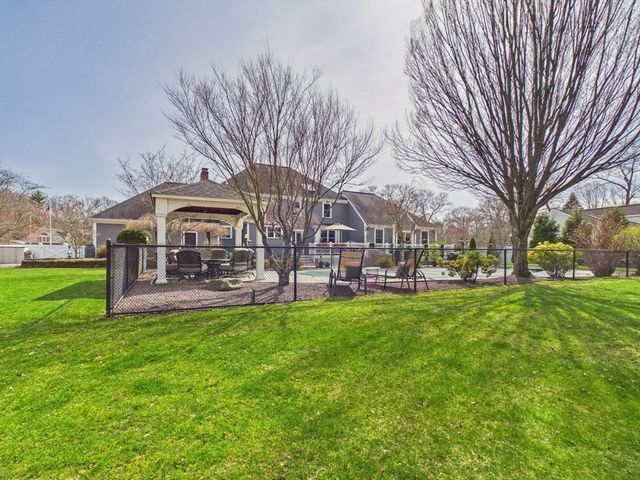 300 Country Hill Dr, Dighton, MA 02764