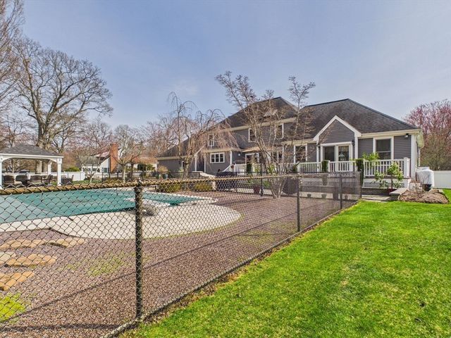 300 Country Hill Dr, Dighton, MA 02764