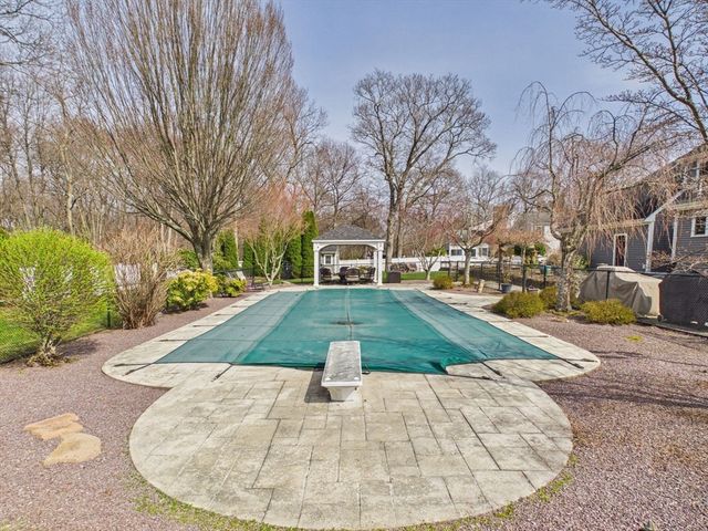 300 Country Hill Dr, Dighton, MA 02764