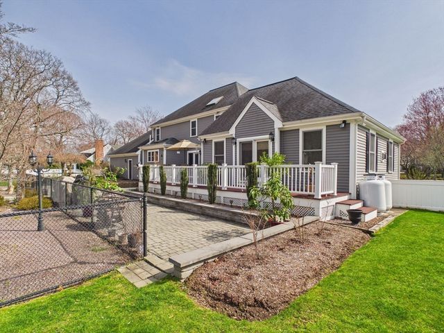 300 Country Hill Dr, Dighton, MA 02764