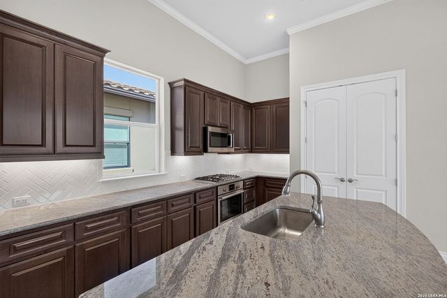 122 Rivalto Dr, Horseshoe Bay, TX 78657