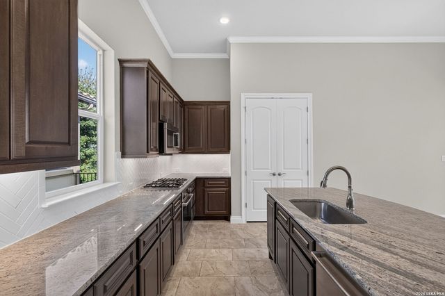 122 Rivalto Dr, Horseshoe Bay, TX 78657