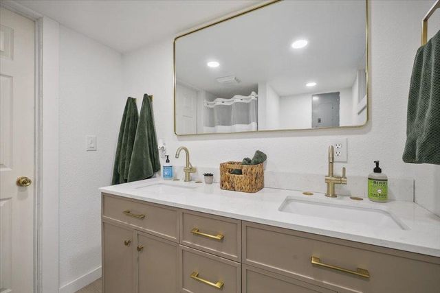 5822 N Elgin St, Spokane, WA 99205