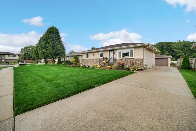 1707 Selo Drive, Schererville, IN 46375