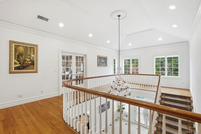 2 Coventry Court, Larchmont, NY 10538