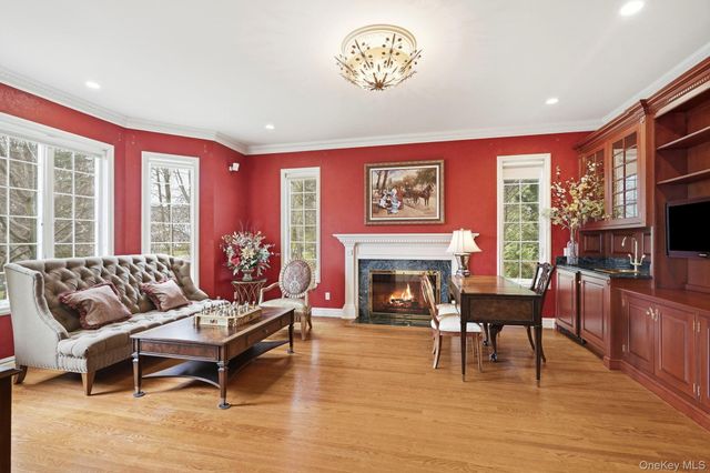 2 Coventry Court, Larchmont, NY 10538