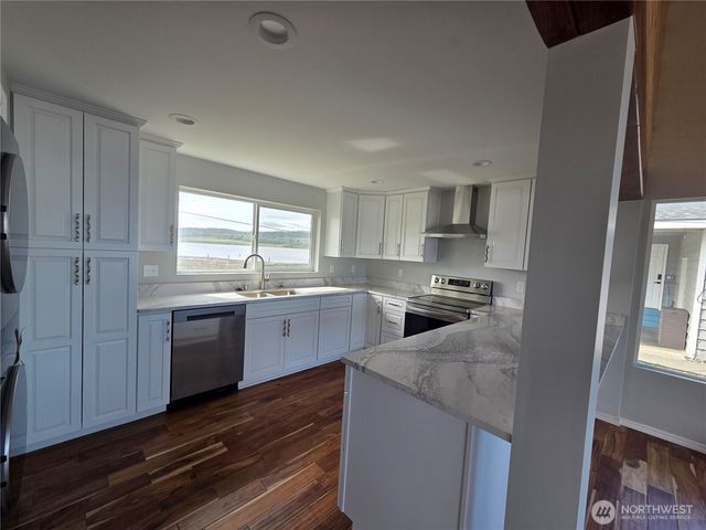 2629 W Beach Road, Oak Harbor, WA 98277