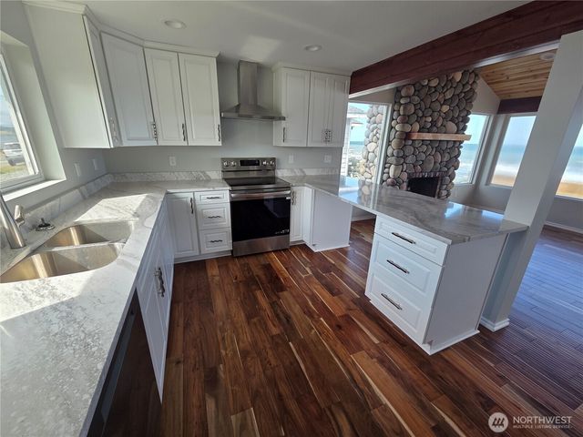 2629 W Beach Road, Oak Harbor, WA 98277