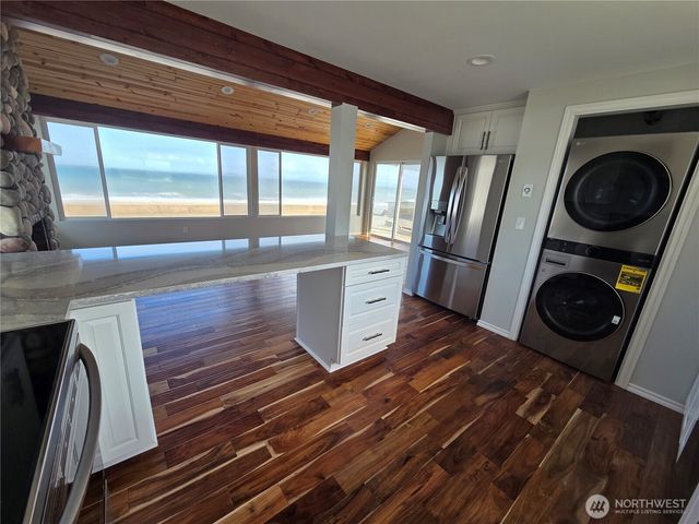 2629 W Beach Road, Oak Harbor, WA 98277