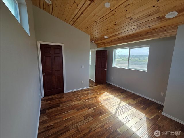 2629 W Beach Road, Oak Harbor, WA 98277