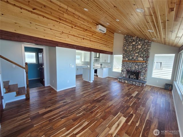 2629 W Beach Road, Oak Harbor, WA 98277