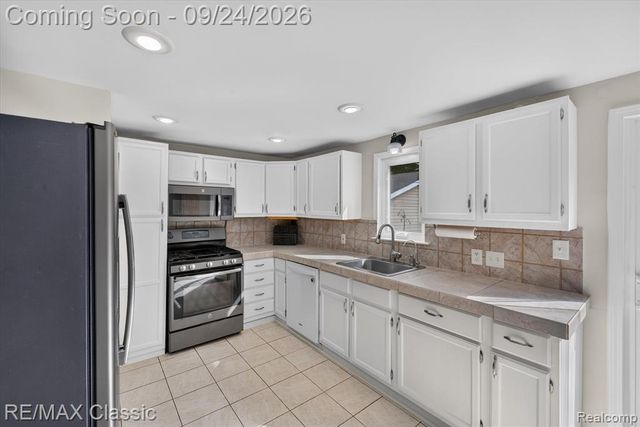 505 E Baker Road, Highland, MI 48357