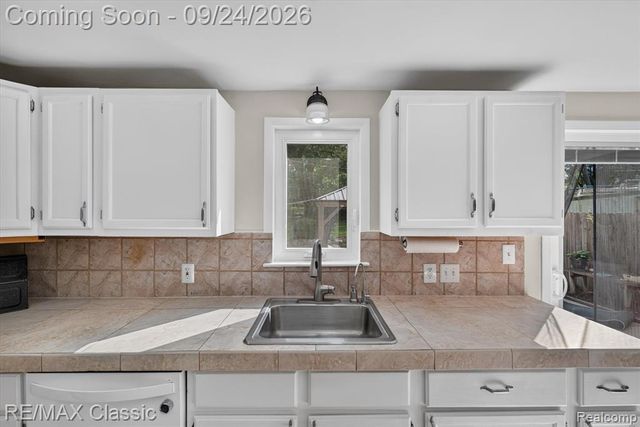505 E Baker Road, Highland, MI 48357