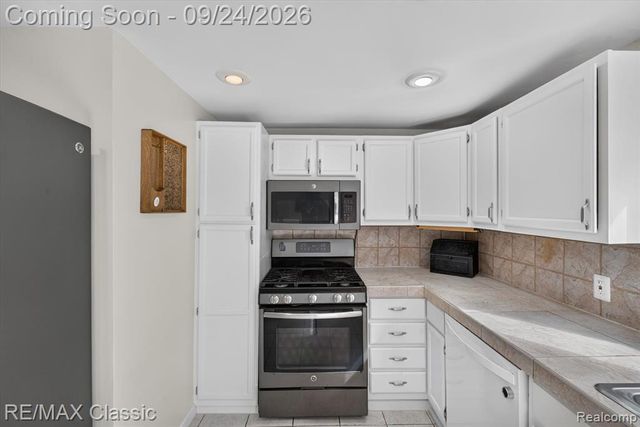 505 E Baker Road, Highland, MI 48357