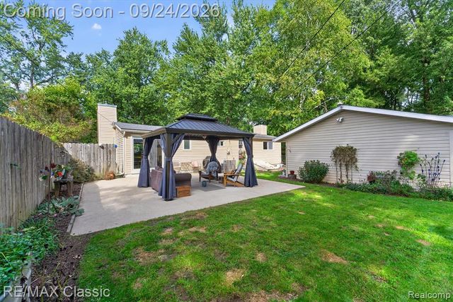 505 E Baker Road, Highland, MI 48357