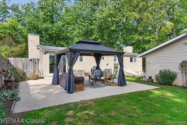 505 E Baker Road, Highland, MI 48357
