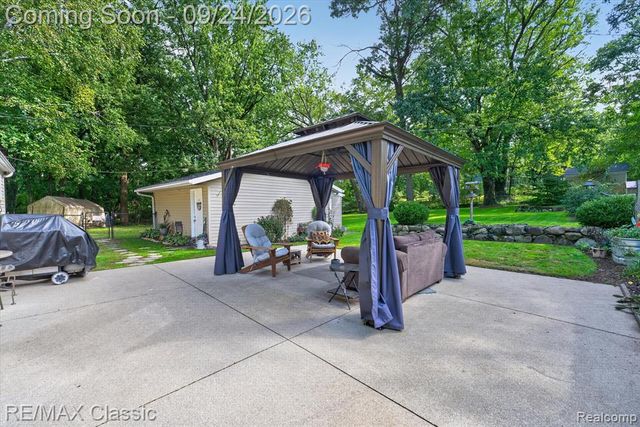 505 E Baker Road, Highland, MI 48357
