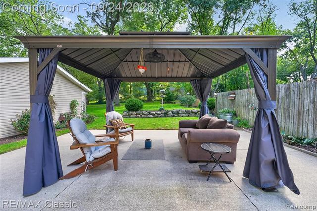 505 E Baker Road, Highland, MI 48357