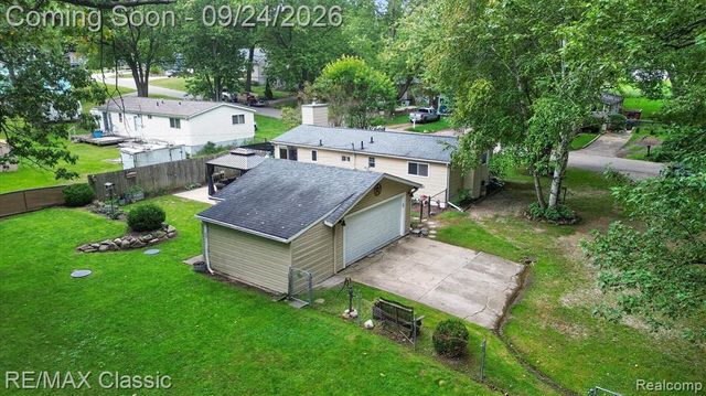 505 E Baker Road, Highland, MI 48357