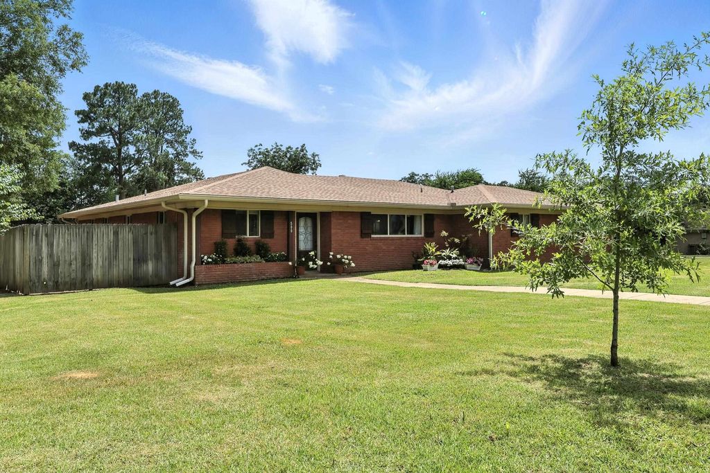 500 W Terrace, Longview, TX 75601