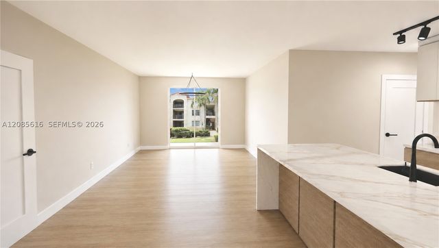 6821 SW 44th St 101, Miami, FL 33155