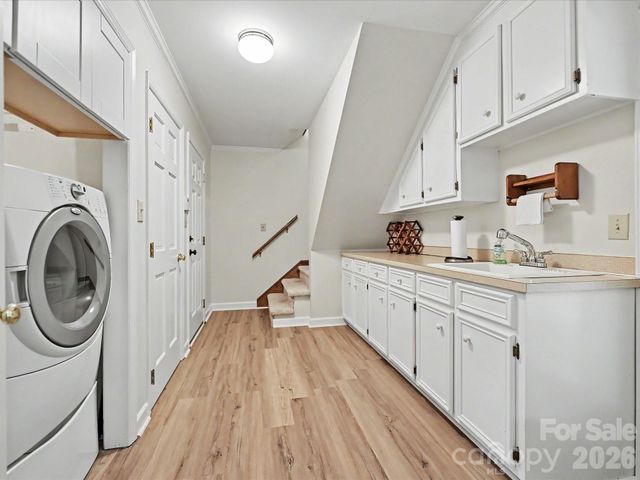 7933 Sunnyvale Lane, Charlotte, NC 28210