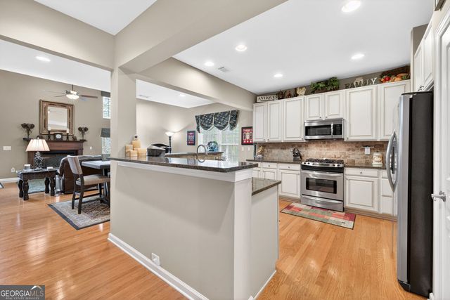 7916 Keepsake Lane, Flowery Branch, GA 30542