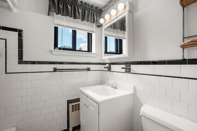 10 Ashland St 2L, Worcester, MA 01609