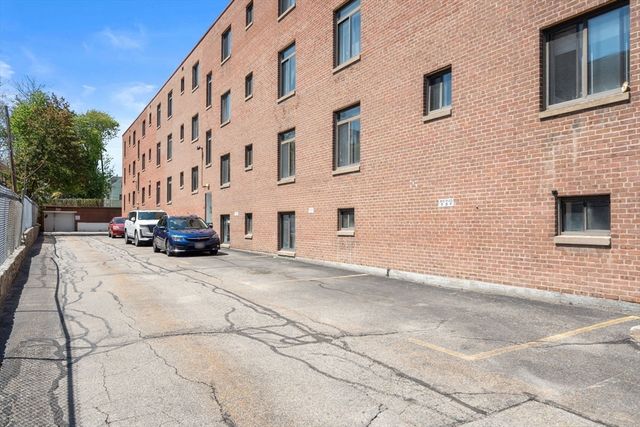 10 Ashland St 2L, Worcester, MA 01609