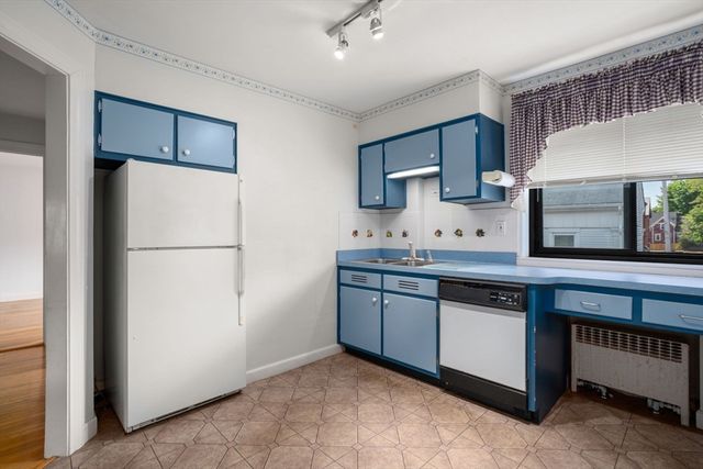 10 Ashland St 2L, Worcester, MA 01609