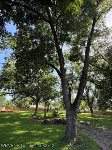 722 Chism Street, Paris, AR 72855