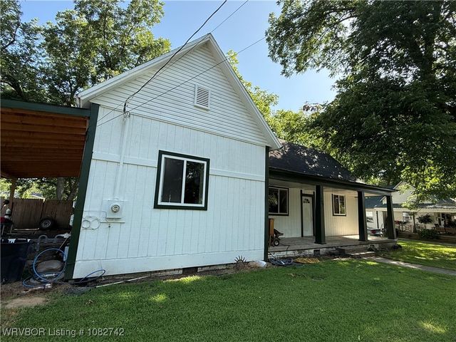 722 Chism Street, Paris, AR 72855