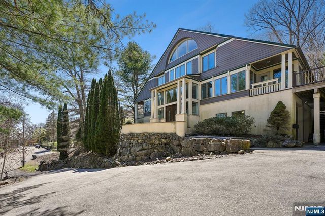 54 Upper High Crest Drive, West Milford, NJ 07480