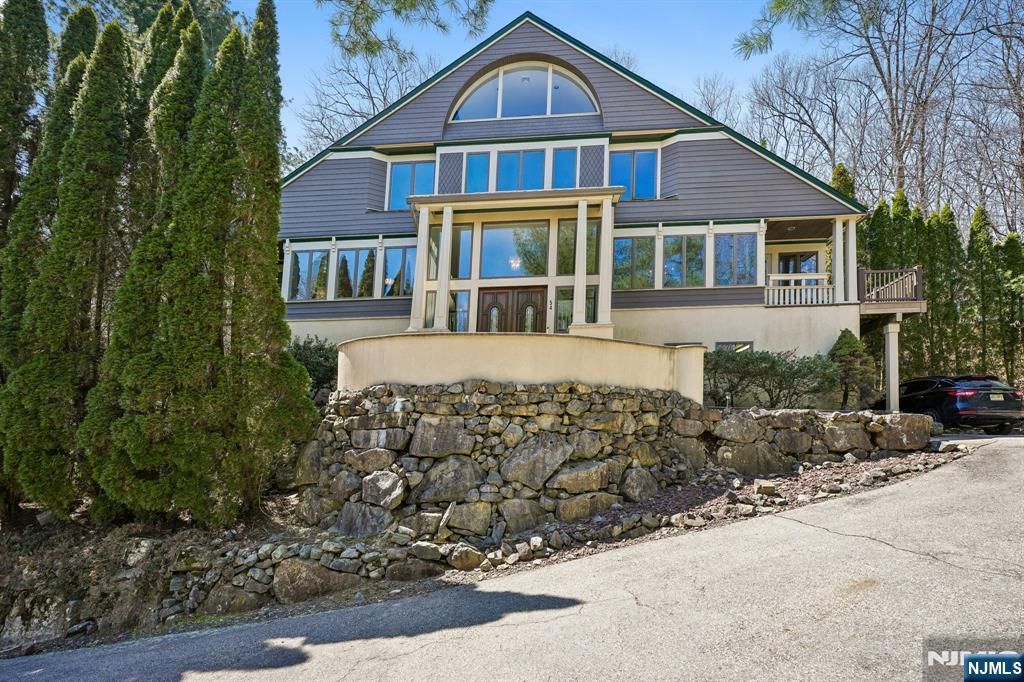 54 Upper High Crest Drive, West Milford, NJ 07480