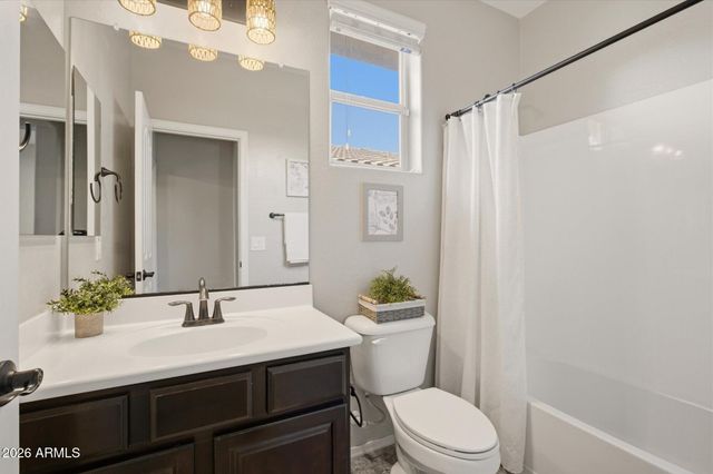 2430 E HAZELTINE Way, Gilbert, AZ 85298