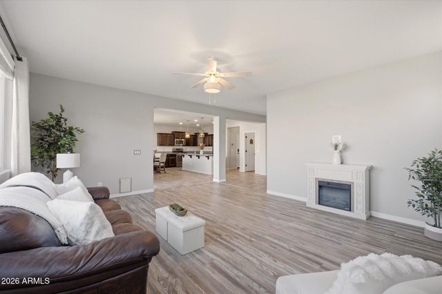 2430 E HAZELTINE Way, Gilbert, AZ 85298