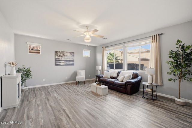 2430 E HAZELTINE Way, Gilbert, AZ 85298