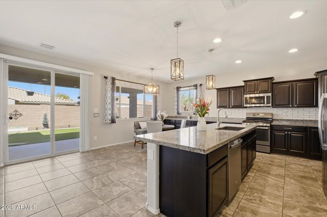 2430 E HAZELTINE Way, Gilbert, AZ 85298