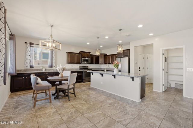 2430 E HAZELTINE Way, Gilbert, AZ 85298