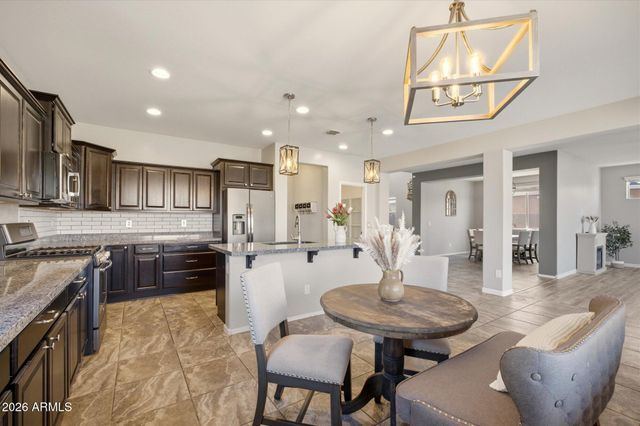 2430 E HAZELTINE Way, Gilbert, AZ 85298